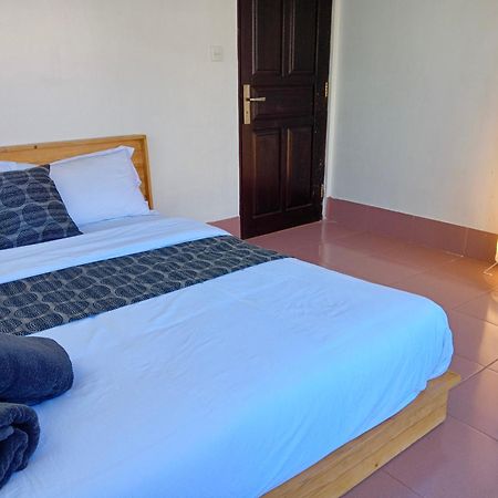 Mama Mega Homestay Pesanggaran Exterior photo