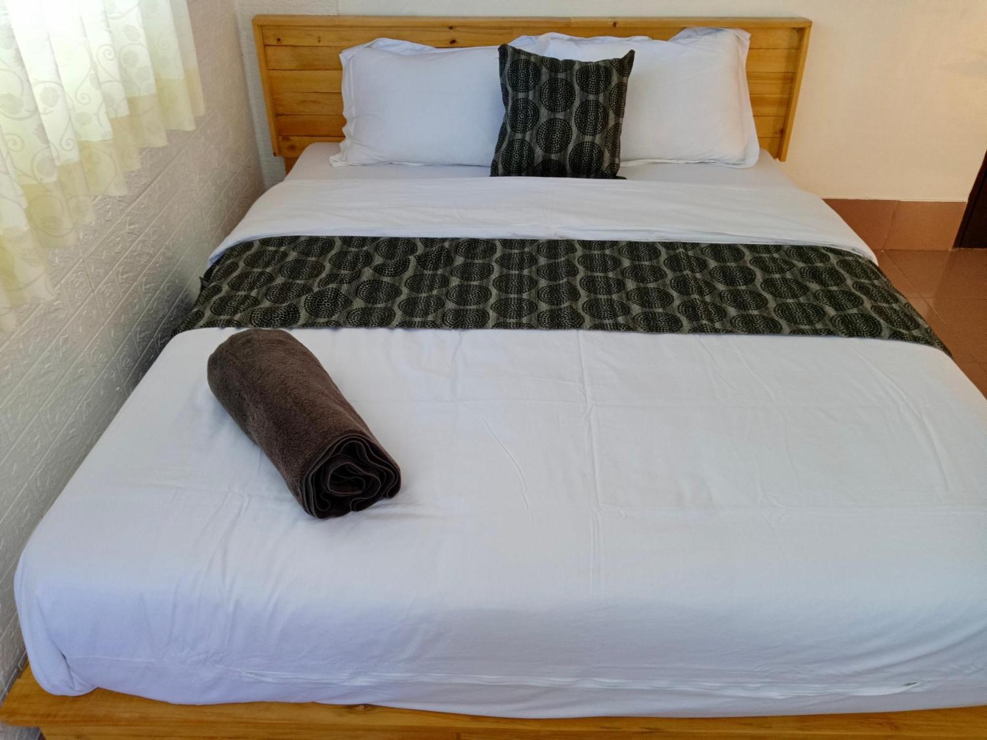 Mama Mega Homestay Pesanggaran Exterior photo
