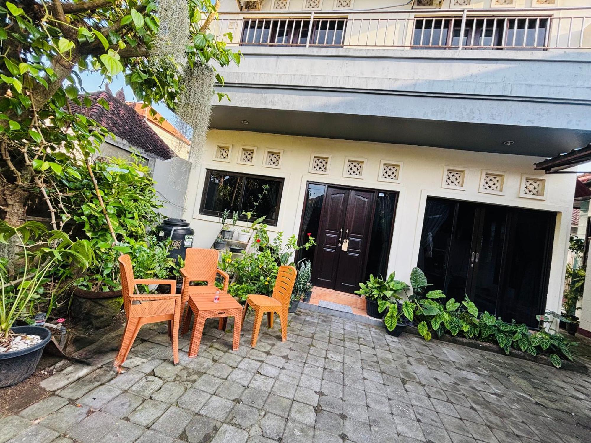 Mama Mega Homestay Pesanggaran Exterior photo