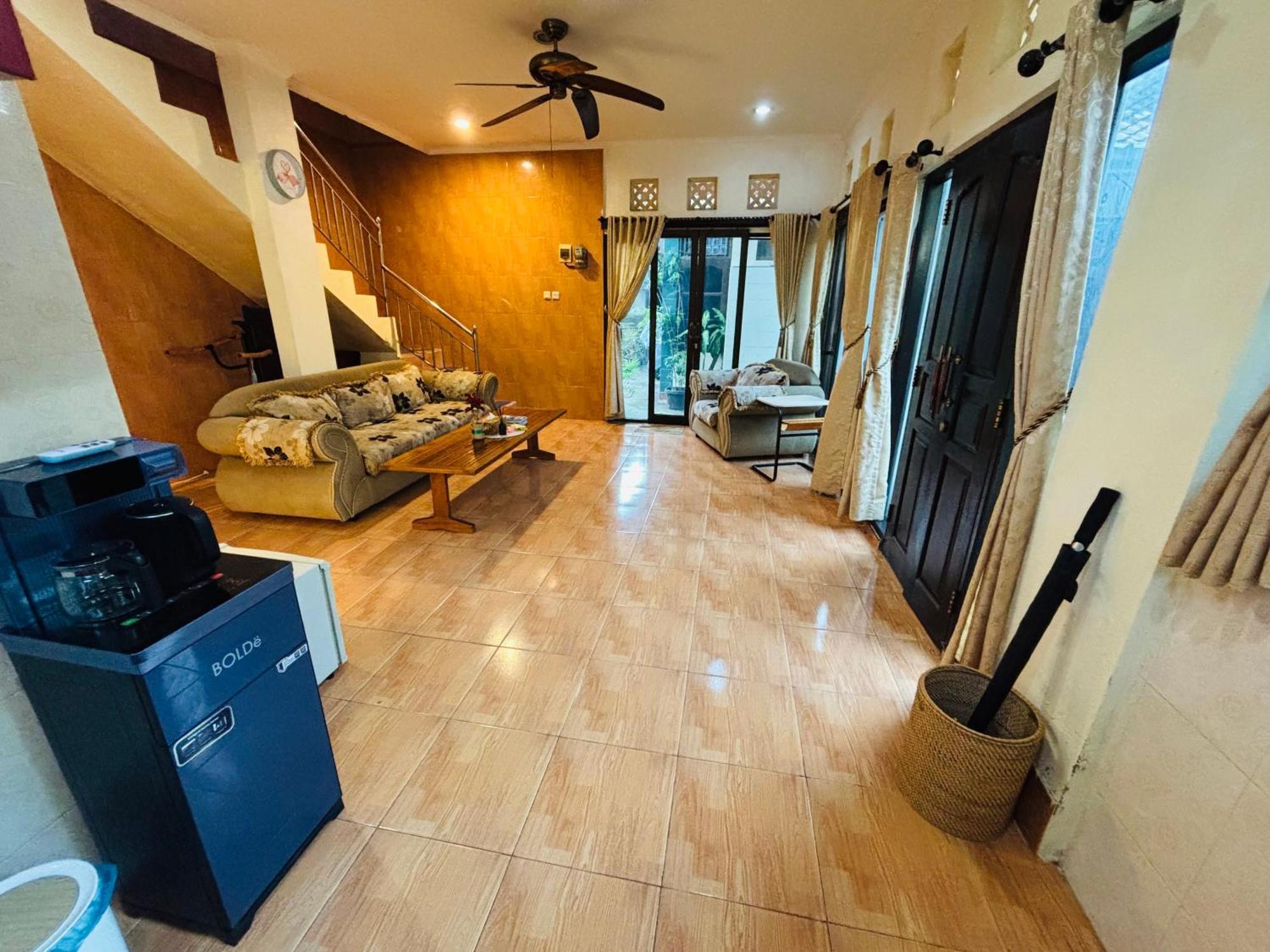 Mama Mega Homestay Pesanggaran Exterior photo