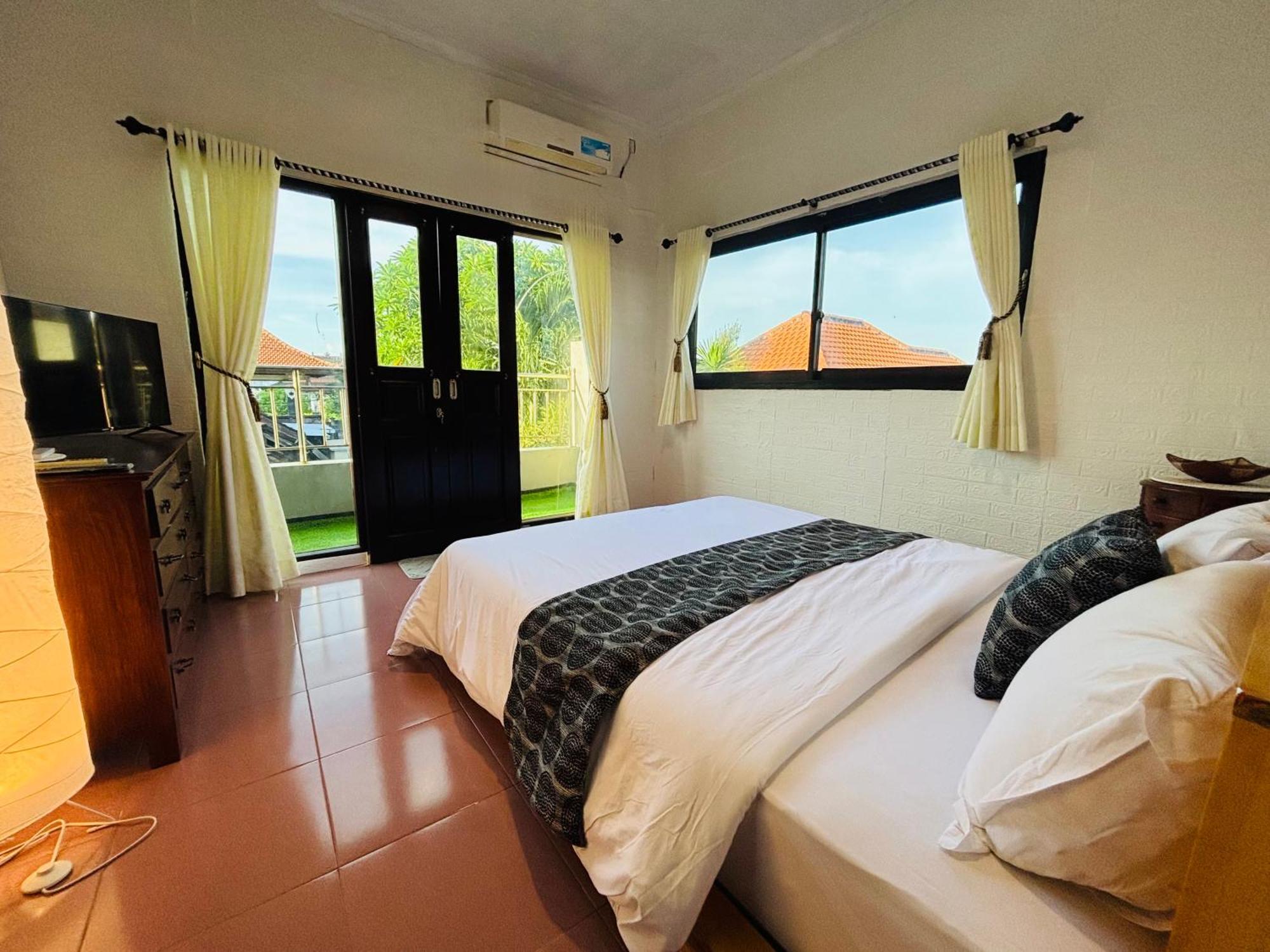 Mama Mega Homestay Pesanggaran Exterior photo