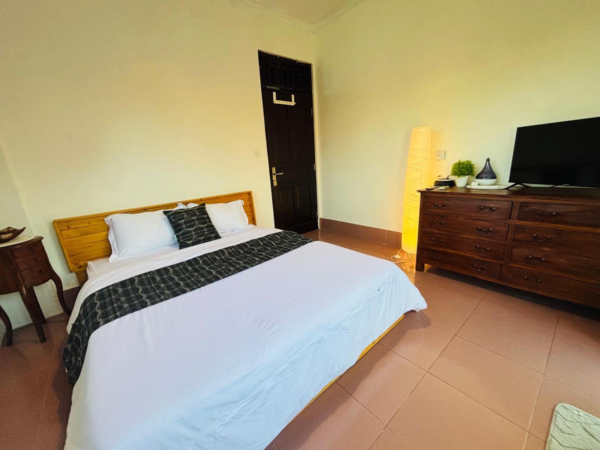 Mama Mega Homestay Pesanggaran Exterior photo